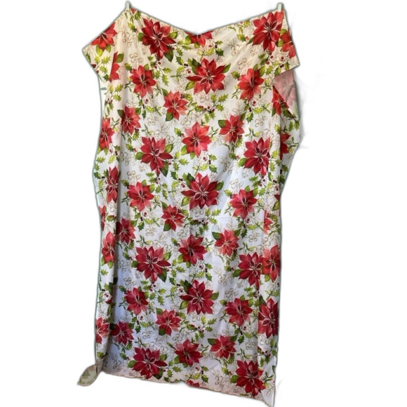 Festive Red and Green Holiday Tablecloth - Picture 3 of 4